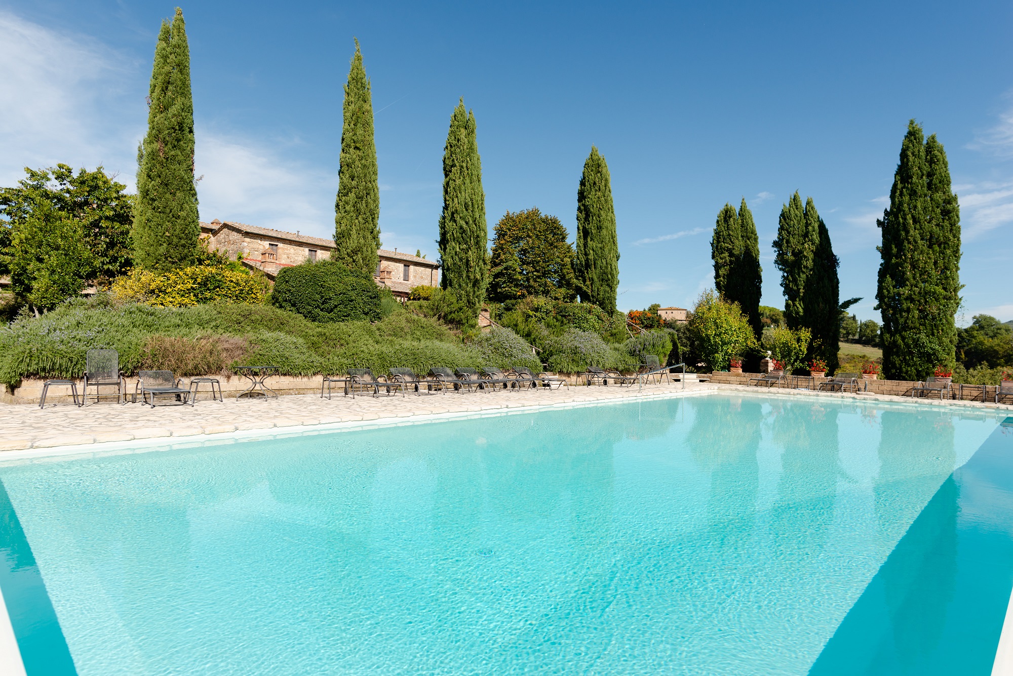 CHIUSDINO VENDESI APPARTAMENTO CON GIARDINO PRIVATO