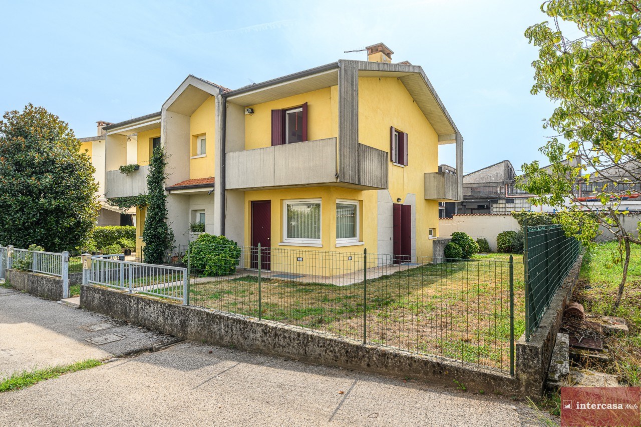 Schiera Bifamiliare a Malo