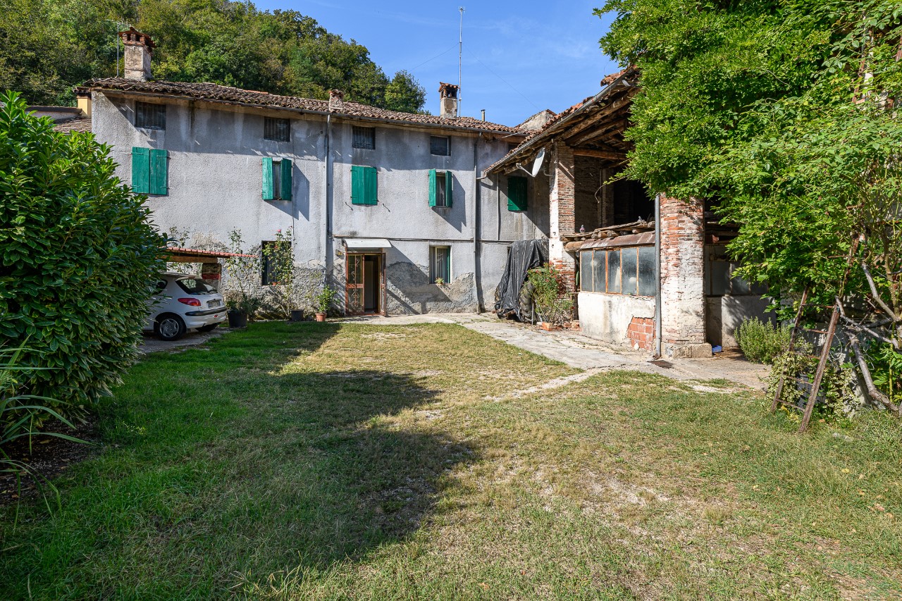 Rustico-Casolare-Cascina a Monte di Malo