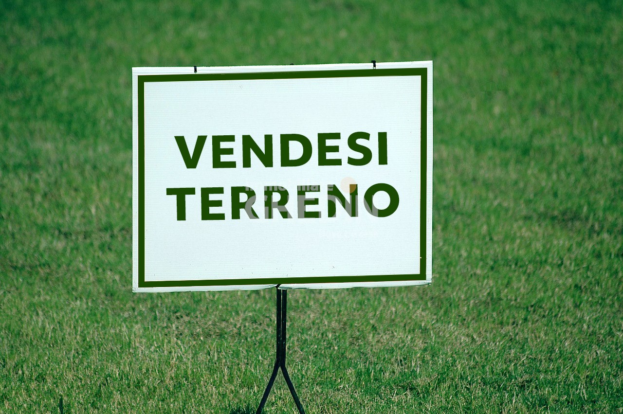 Vendesi terreno