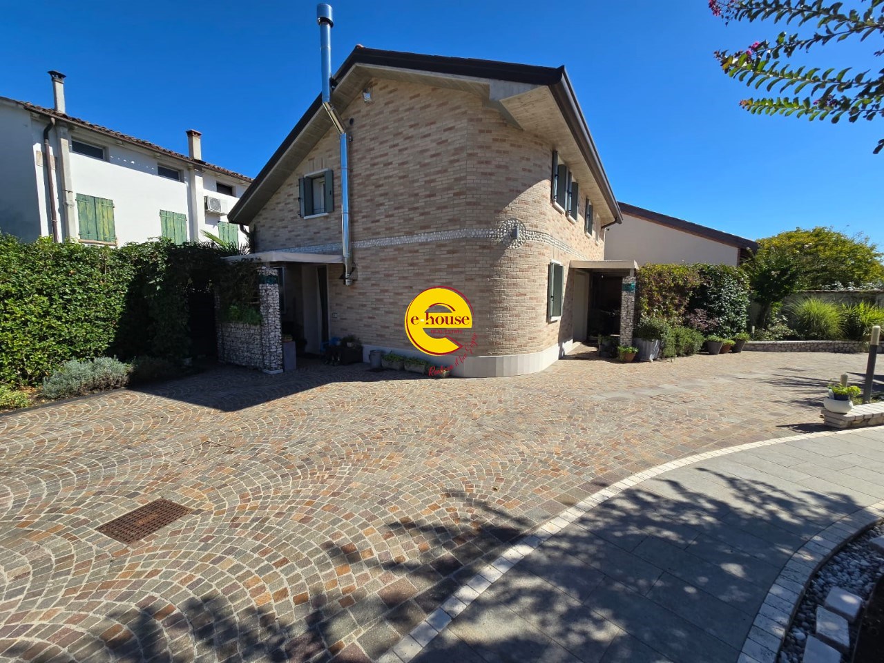 WhatsApp Image 2025-10-06 at 15.15.09 (1)