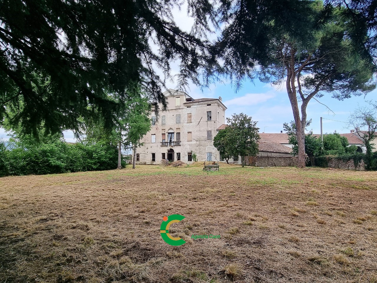 Marostica VENDESI VILLA CON GIARDINO PRIVATO