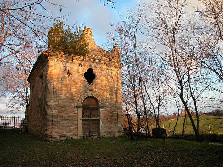 2. CHIESETTA facciata.JPG