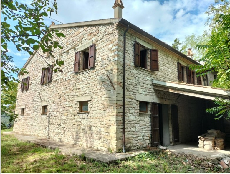 Pergola - ZONA CARTOCETO DI PERGOLA VENDESI RUSTICO CON GIARDINO CONDOMINIALE