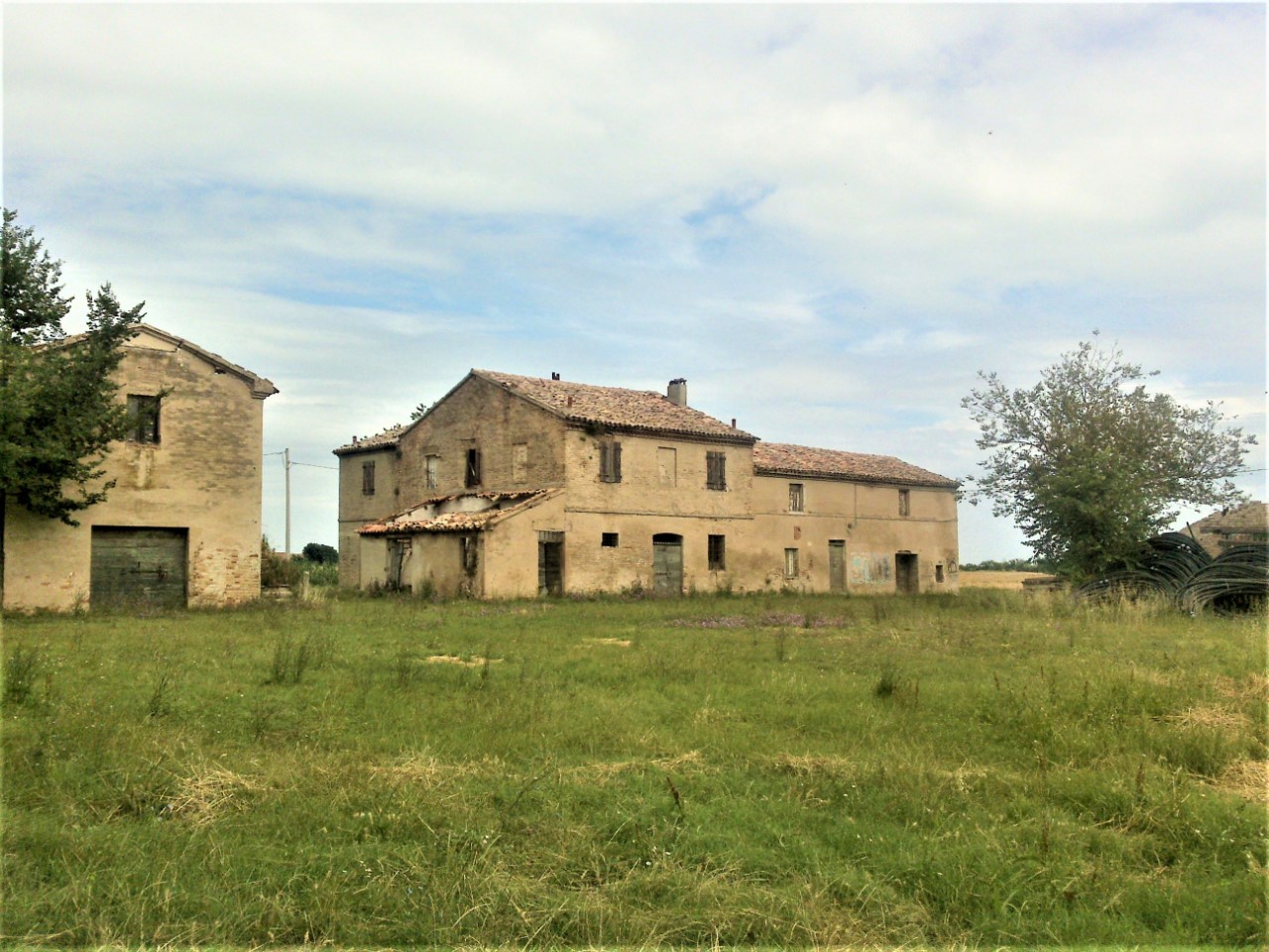 Fano - ZONA METAURILIA VENDESI RUSTICO CON GIARDINO PRIVATO