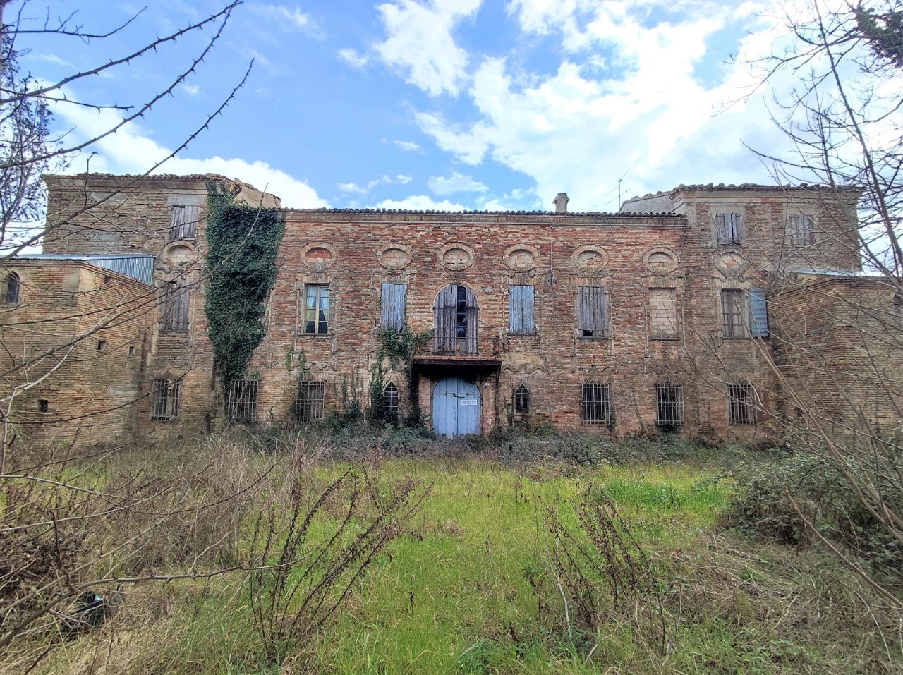 Fano - ZONA SANT'ANDREA IN VILLIS VENDESI RUSTICO CON GIARDINO PRIVATO