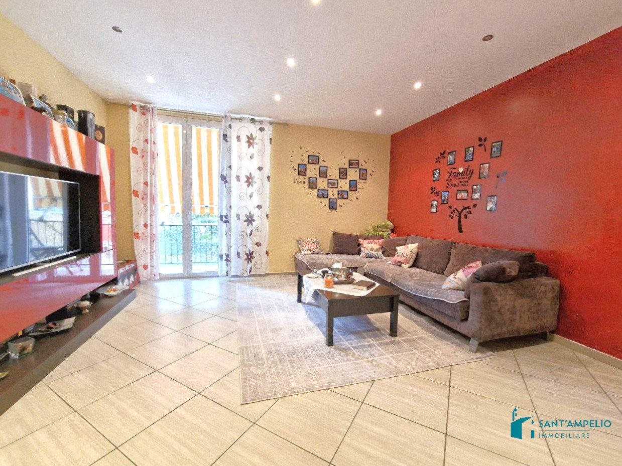 photo_5852822767319846252_y