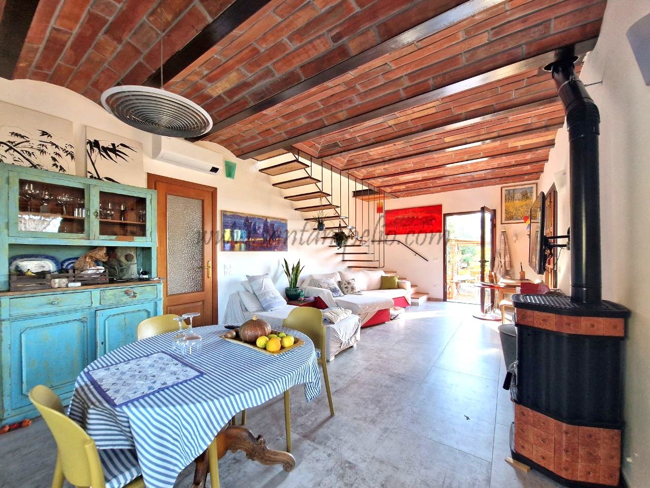 photo_5814435586578779287_y